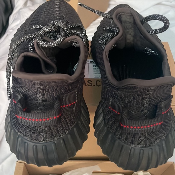 Yeezy Boost 350 V2 all black - Picture 5 of 10